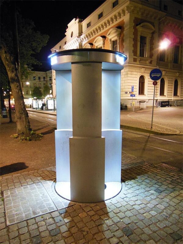Туалет - невидимка, который можно увидеть только ночью