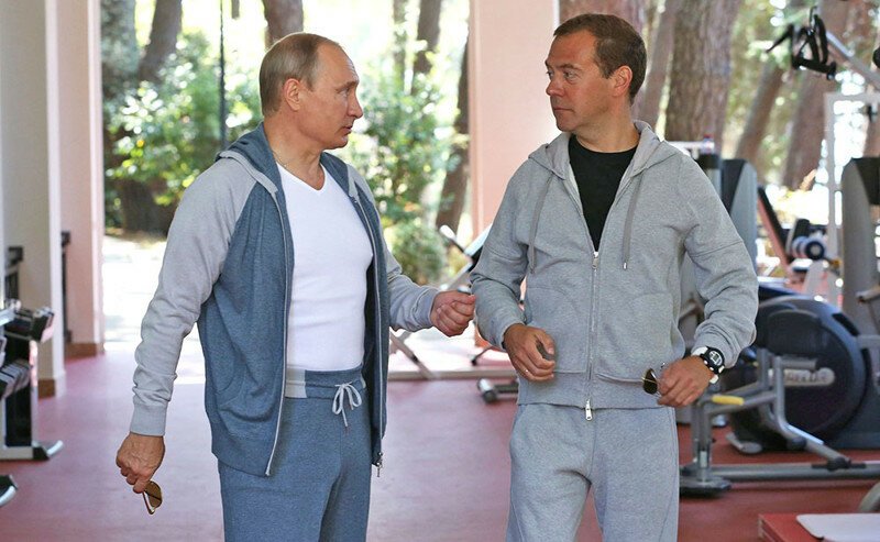 Часы Пескова, спортивный костюм Путина, что дальше