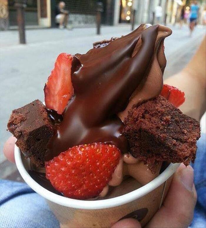 Очень аппетитное шоколадное мороженое