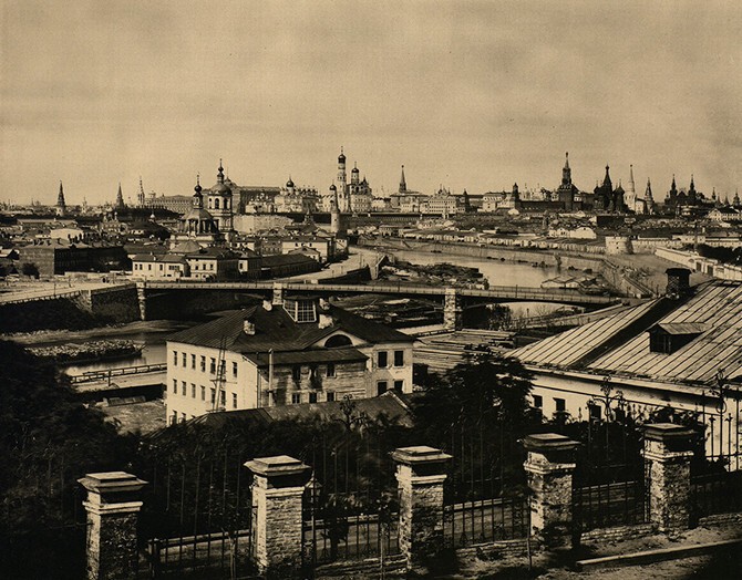 Вид Кремля и Устинского моста с Вшивой горки