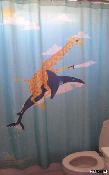 Жираф-пират верхом на акуле