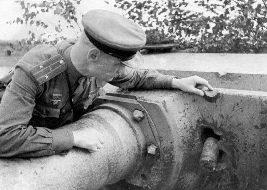 22. Ещё один пример устойчивости немецкой брони к советским снарядам, снова на примере маски 88-милиметрового орудия "Тигра"
