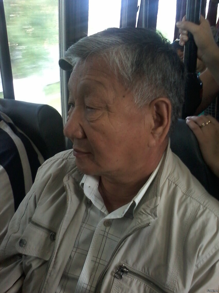 каждое утро со мной в автобусе китайский лидер