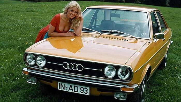 10. Audi с прекрасной блондинкой