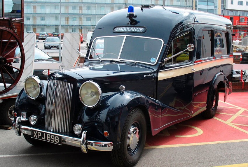 14. Austin Sheerline A125 Ambulance '1947-54