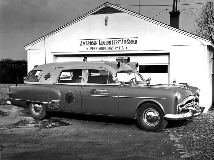 16. Henney-Packard 300 Ambulance (2413-5194) '1951 