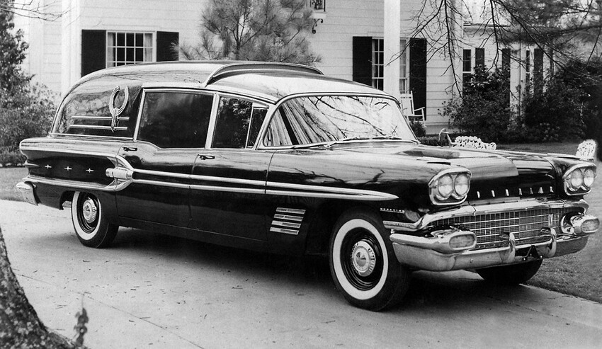 24. А это катафалк Superior-Pontiac Service Car '1958. Кузова от "неотложек" чаще всего отличались только начинкой да более скромным декором