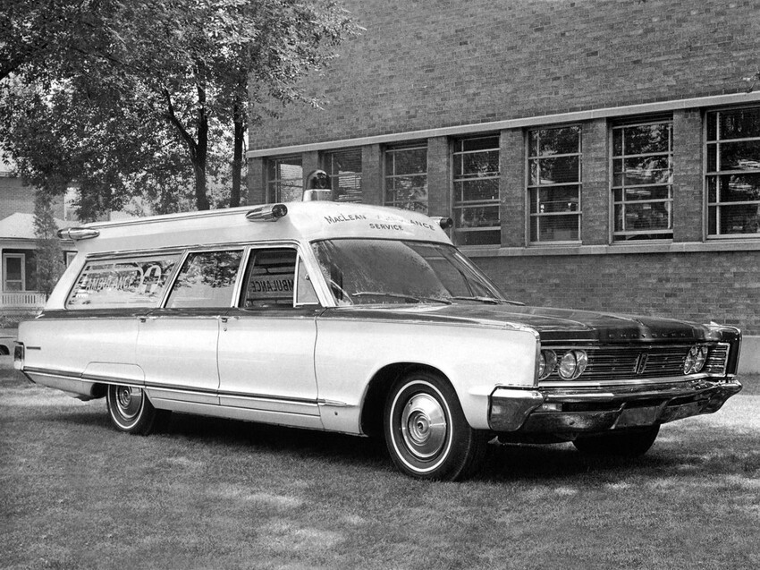 36. Renaud Chrysler Ambulance (BC1-L) '1966 