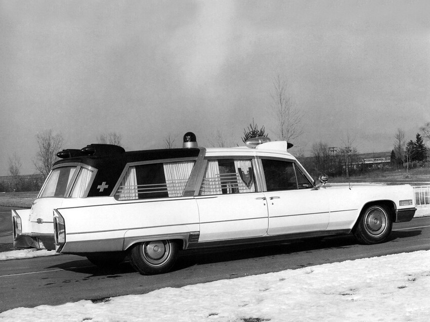 37. Superior Cadillac Crown Royale Limousine Ambulance '1966 