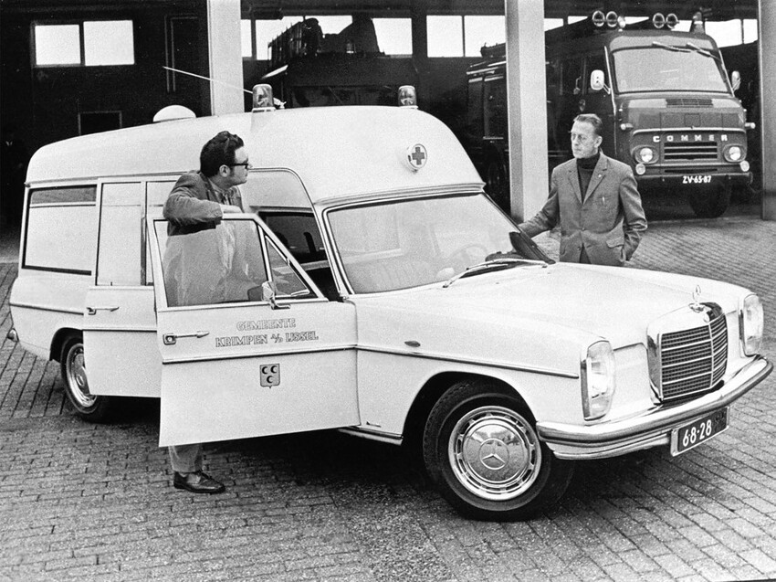 39. Mercedes-Benz 220 D/8 Visser Ambulance (VF115) '1968–73.