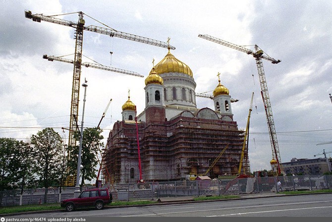 В 1994 году началось воссоздание Храма Христа Спасителя, который был разрушен ещё в 1931 году. Работы планировалось закончить как раз к 850-летнему юбилею. 