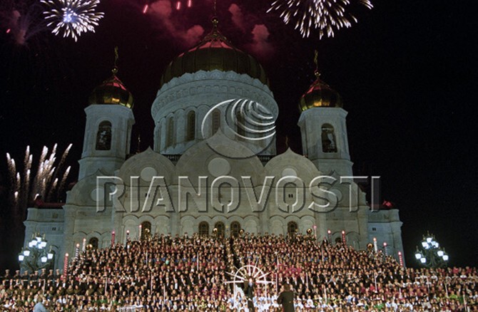 Театрализованное музыкально-поэтическое представление «Большой хоровой собор Московии» перед храмом Христа Спасителя. 
