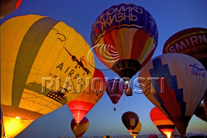 На стадионе «Тушино» проходил фестиваль воздушных шаров.