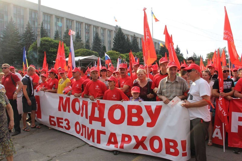 Митинг в Кишиневе, народ требует немедленной отставки грабящих страну 