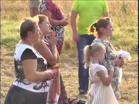 Украинцы массово поклоняются стеклопакету   