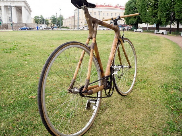 Велосипед с рамой из бамбука