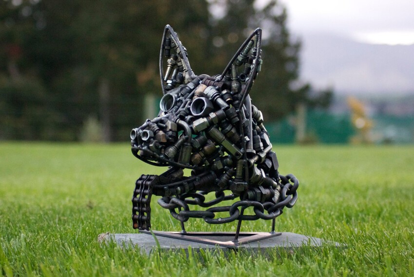 Собака из металлолома