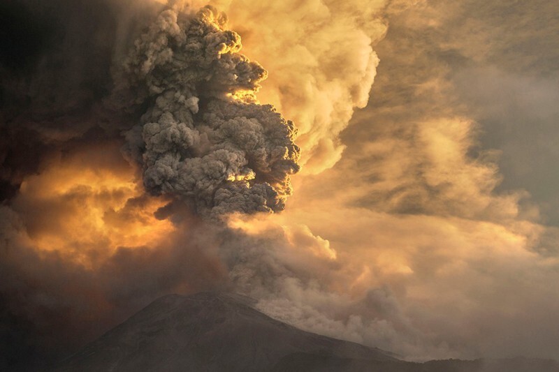 Вулкан Котопахи в Эквадоре, который проснулся спустя 138 лет