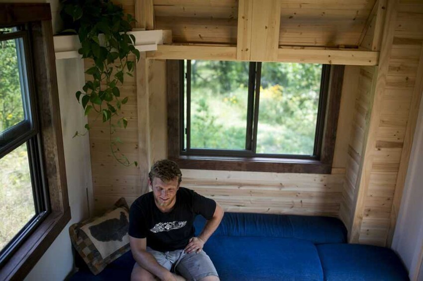 Чтобы не платить ежемесячно $800 за общежитие, американец построил мобильный дом