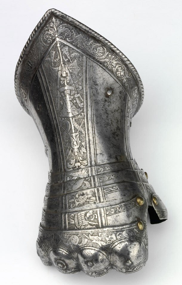 2. Рыцарская перчатка. Сталь. Северная Италия, 1580 год.