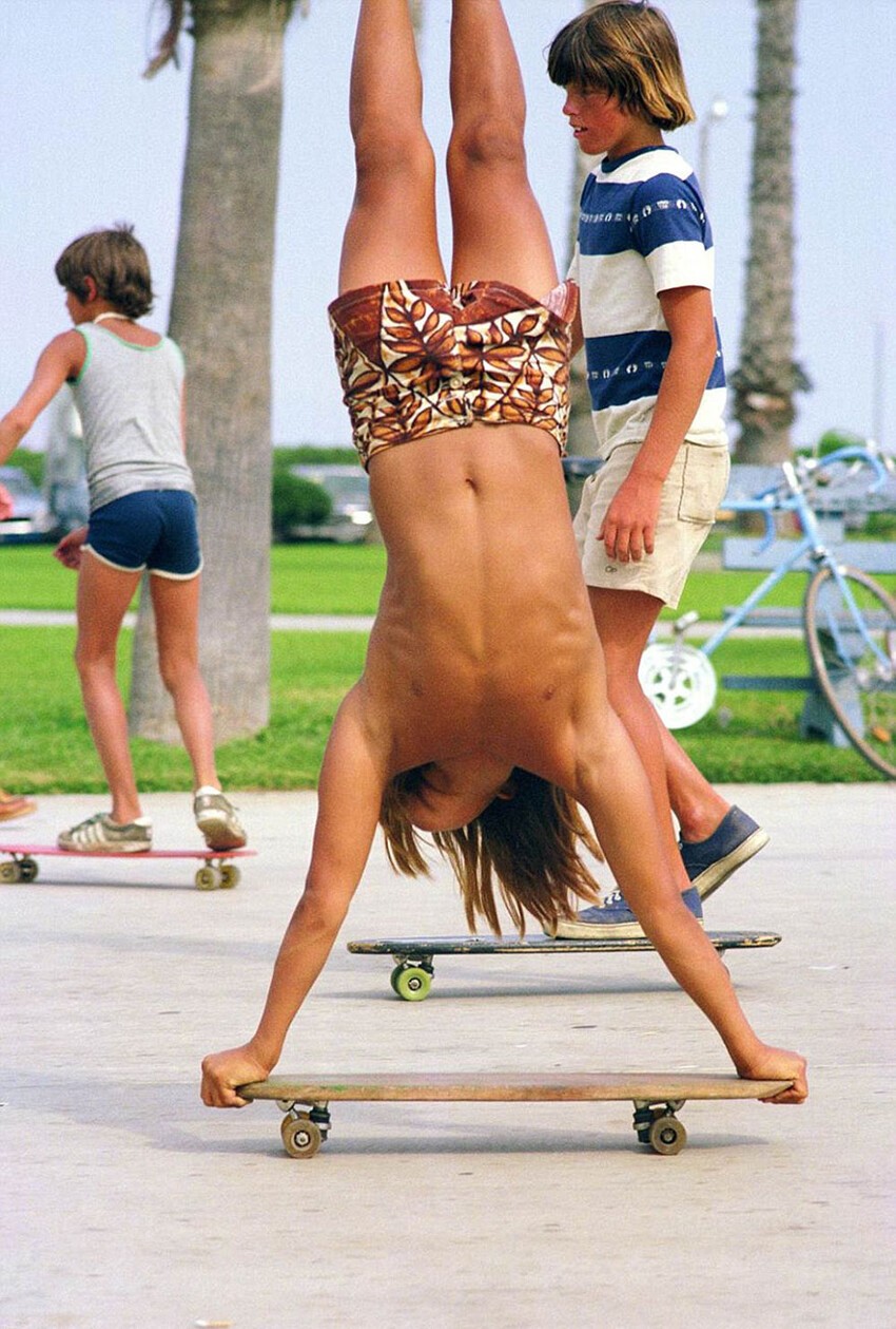  Калифорнийские скейтбордисты 70-х годов в объективе Хью Холланда