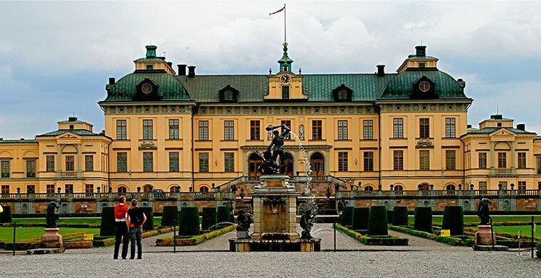 Семь самых роскошных королевских резиденций