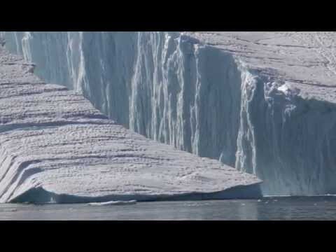 Раскол огромного айсберга, как это выглядит вблизи 