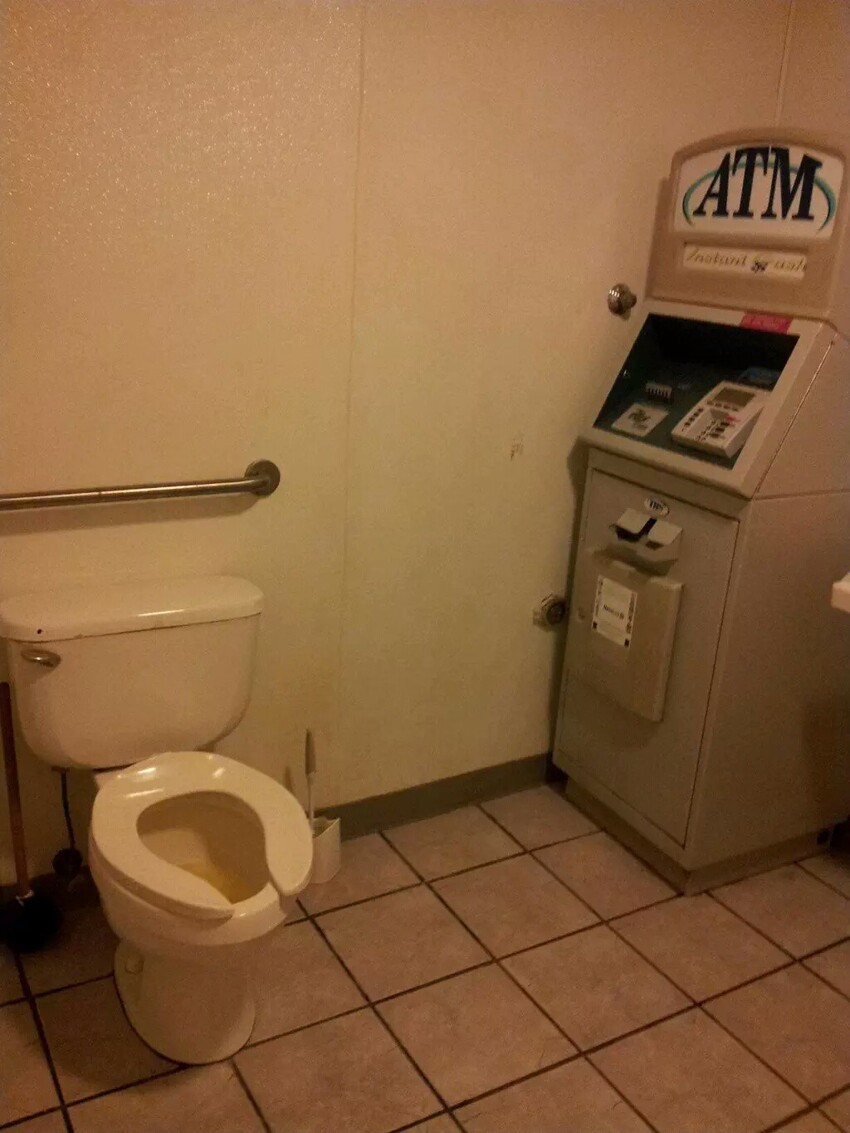 Туалет у банкомата 