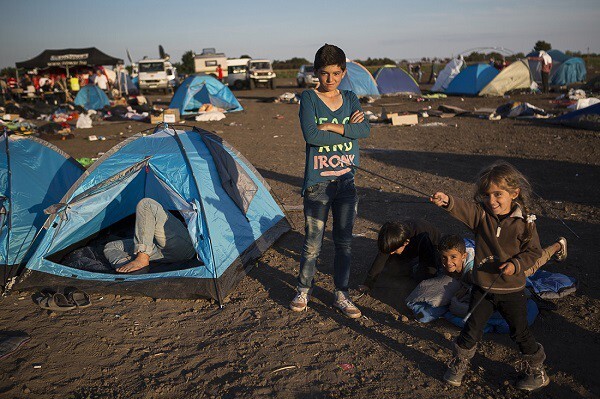 Окно в Европу: что сейчас происходит в лагере беженцев в Венгрии 