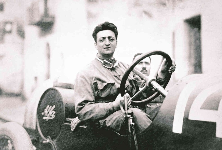 Свою первую гонку Энцо увидел в 10 лет, а в 13 он уже умел водить. Во время Первой Мировой Войны он был уволен в запас по инвалидности. Его отец и брат погибли на войне.