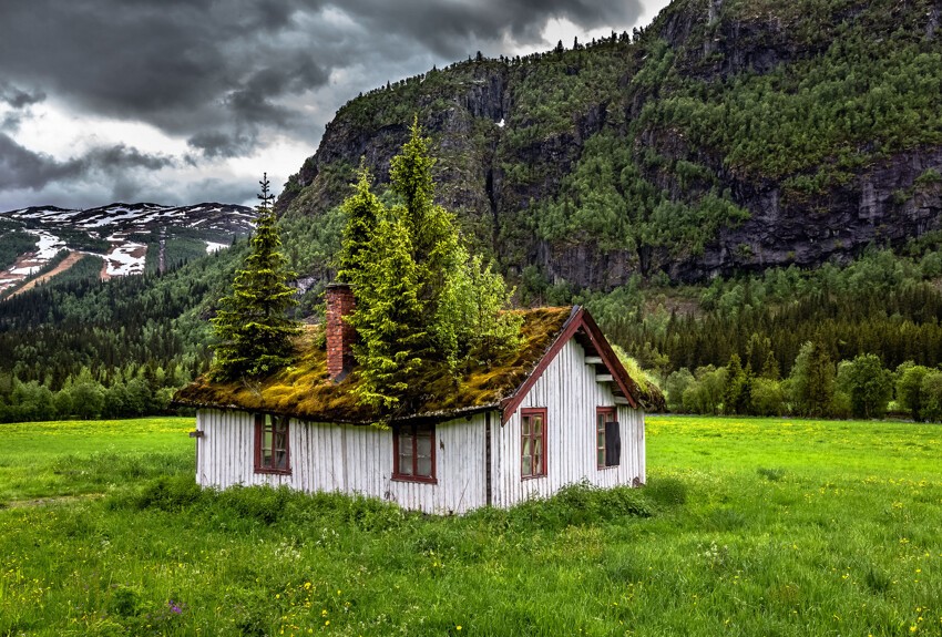 Старенький домик в горах