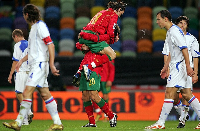 7. Футбольный матч между сборными командами Португалии и России (2004 г.)