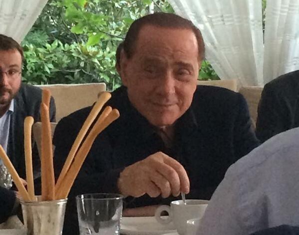 По этому фото понятно: Берлускони в Крыму нравится 