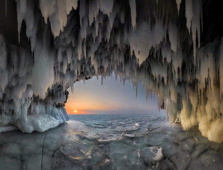 8. Пещера на о. Ольхон, озеро Байкал. Фото: Андрей Грачев