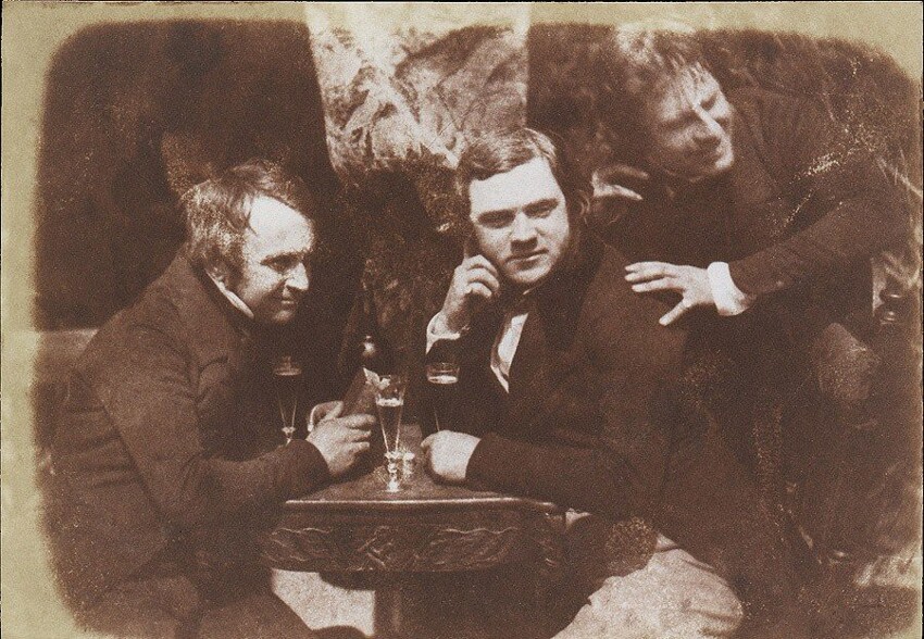 Самая первая из известных фотографий, на которых человек пьет пиво, эдинбургский эль, 1844 год.