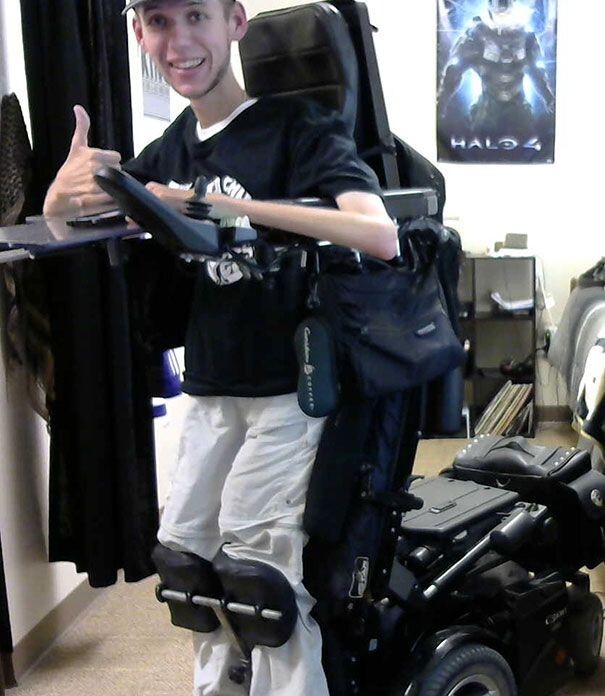 Студент-инвалид использовал свою коляску для эпичного косплея на «Безумного Макса»