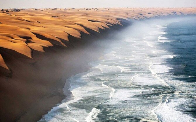 Место, где пустыня Намиб встречается с морем