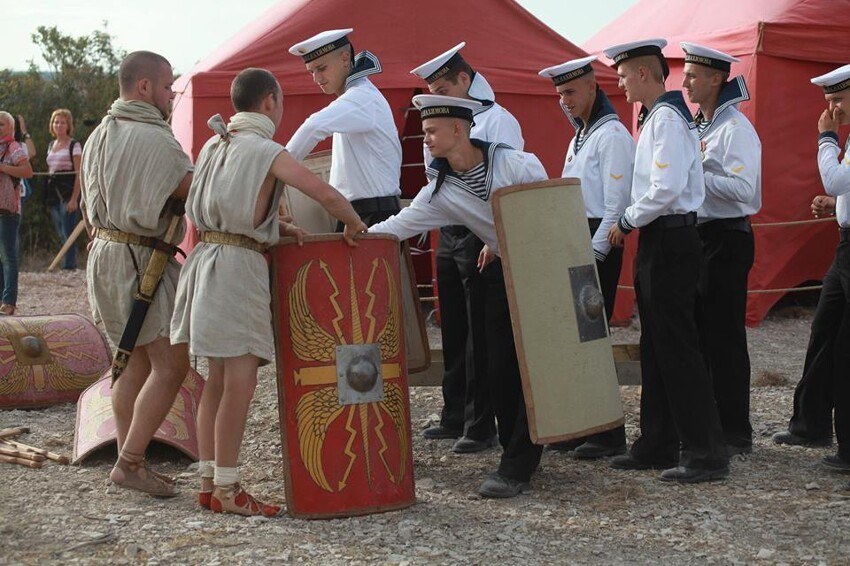 Потрясающий воображение военно-исторический фестиваль в Крыму 