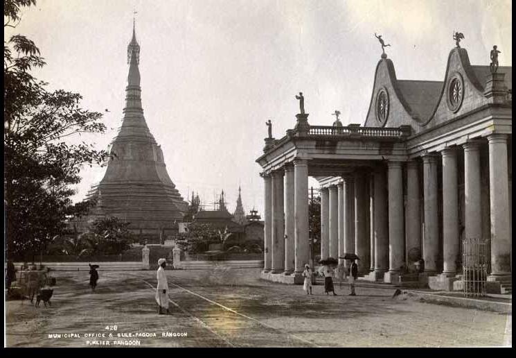 И на засыпку про Бирму — город Янгон в 19 веке, античный храм с Меркурием на верхушке на фоне ступы.