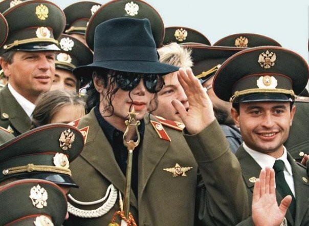 22 года назад, в Москве, впервые выступил Майкл Джексон