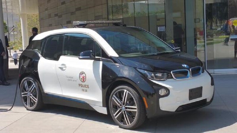 Tesla и BMW i3 пополнили полицейский автопарк Лос-Анджелеса