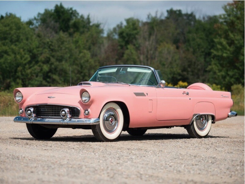 3. Оригинальный розовый дамский автомобиль: Ford Thunderbird 1956 года 