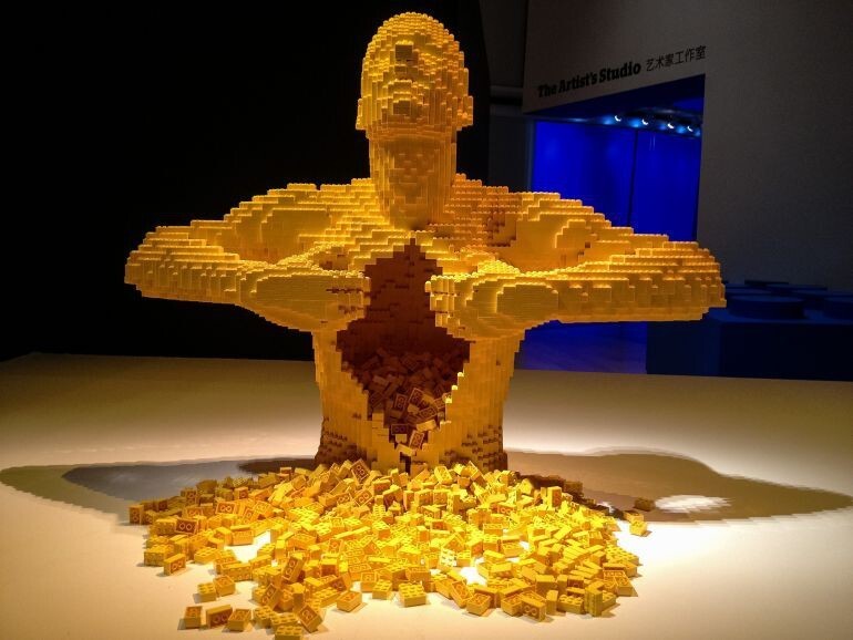 20 самых крупных скульптур из Lego