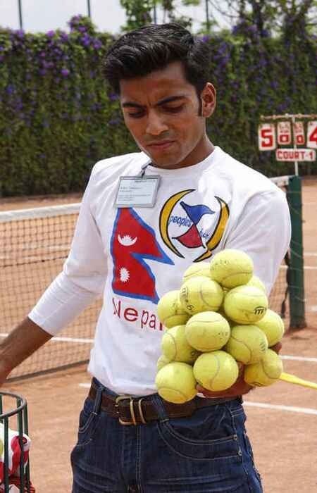 6. Количество теннисных мячей, удерживаемых в одной руке