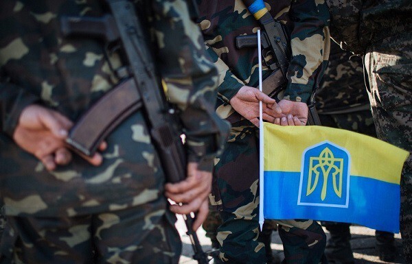 На Донбассе пьяные украинские военные расстреливают мирных жителей.