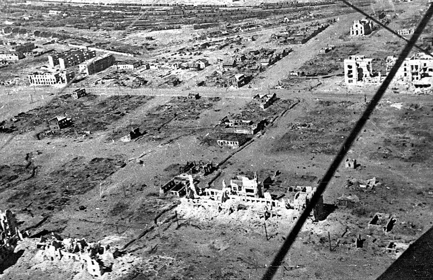 6. Руины Сталинграда – к концу осады от города почти ничего не осталось, конец 1943 года.