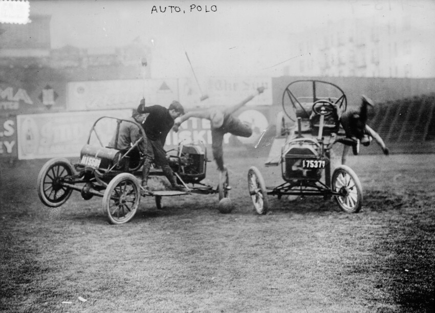 16. Игра в поло на автомобилях, 1910 год.