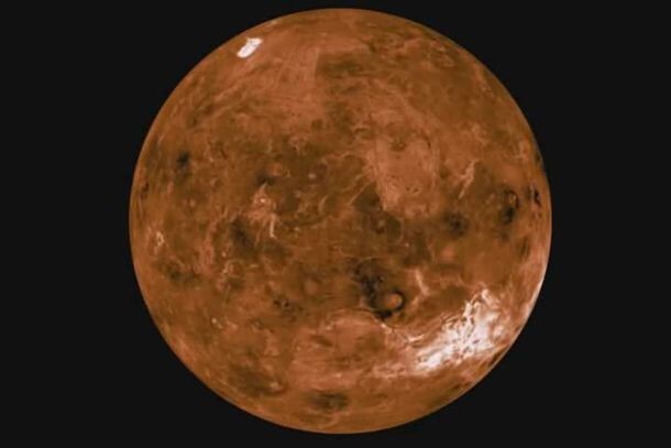17 День на Венере длиннее, чем год