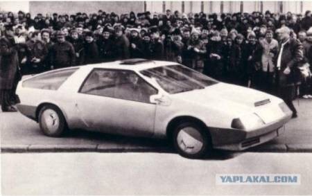 На выставке "100 лет автомобиля", проходившей в Праге, "Лаурой" Хаинова заинтересовался участвовавший в выставке Нуччио Бертоне и был искренне удивлён, что такой современный автомобиль построили двое человек в сарае.