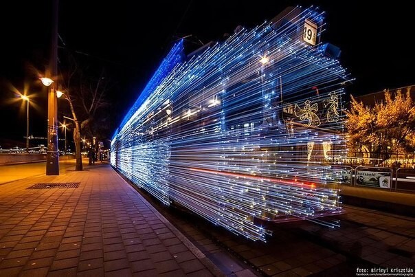 Чудесные светящиеся трамваи в ночном Будапеште
